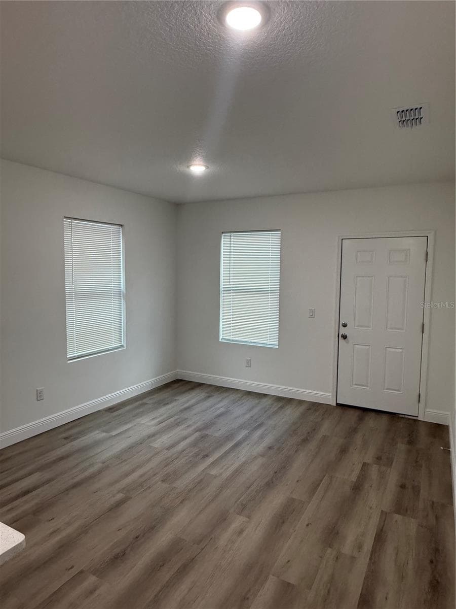 Single Family Residence at 707 W 9TH ST, LAKELAND, photo 6 of 28
