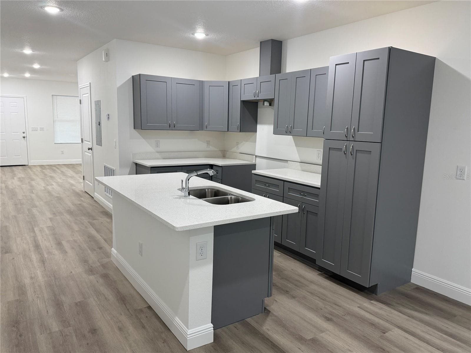 Single Family Residence at 707 W 9TH ST, LAKELAND, photo 7 of 28