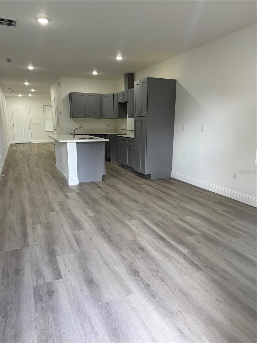Single Family Residence at 707 W 9TH ST, LAKELAND, photo 8 of 28