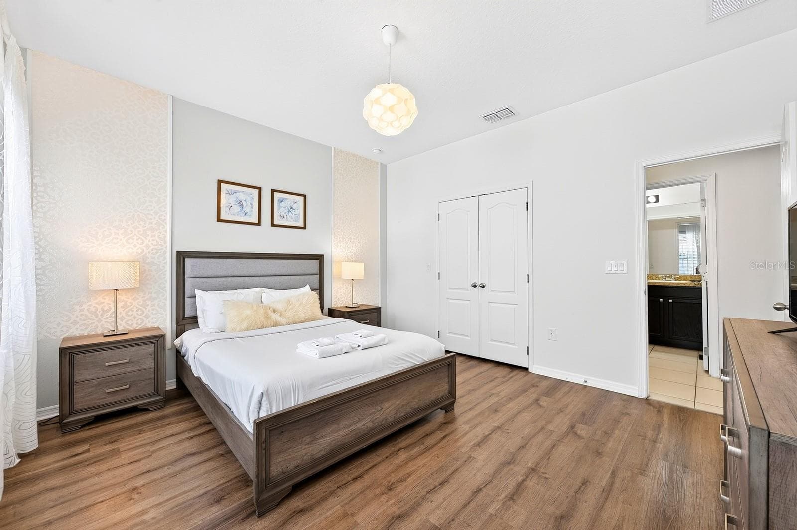 A generously-sized 1st floor BEDROOM and nearby FULL BATH offer an ideal setup for overnight guests, extended family or MULTIGENERATIONAL LIVING. - 4722 TERRASONESTA DR, DAVENPORT