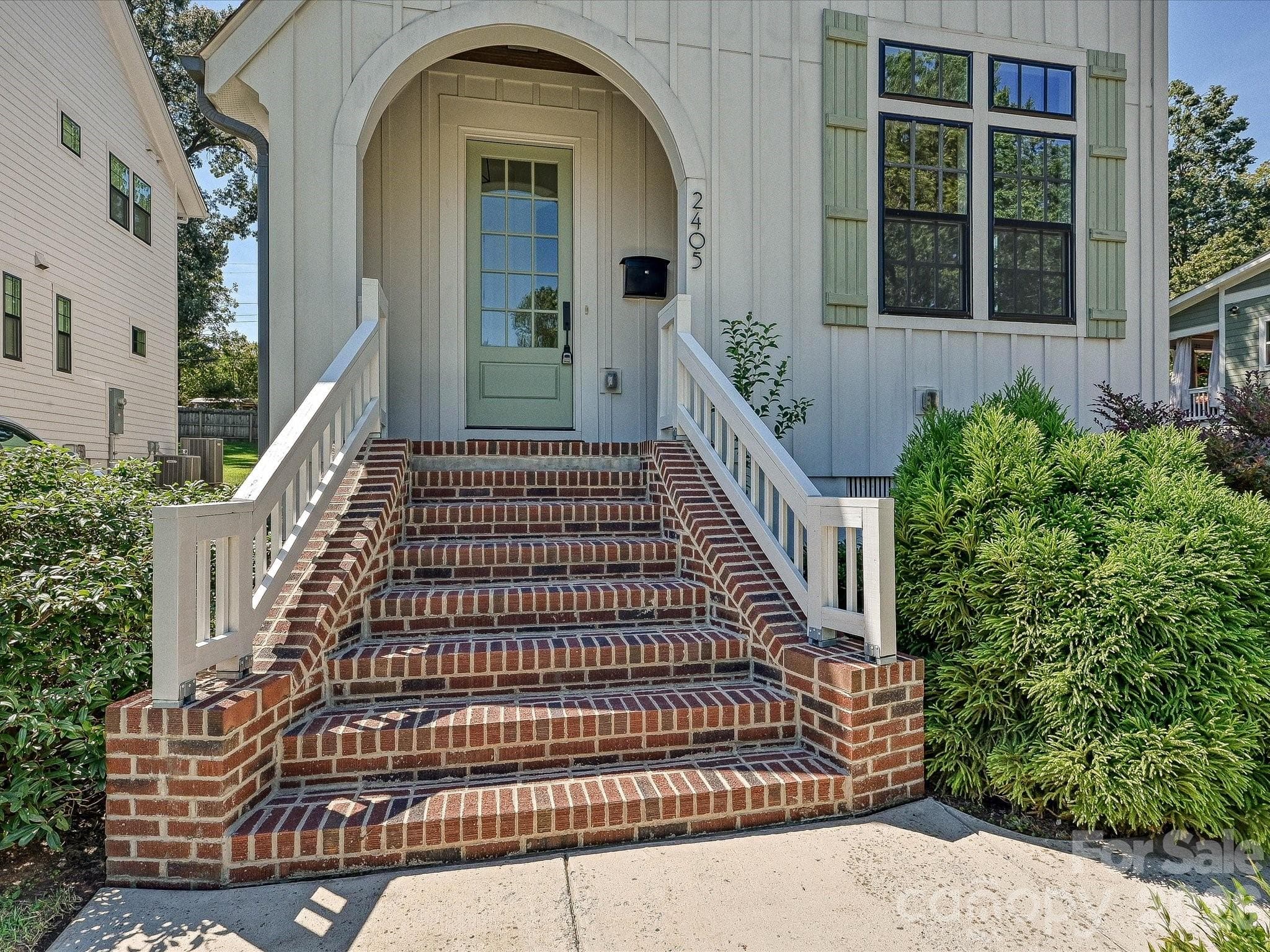 Single Family Residence at 2405 Marlowe Avenue, Charlotte, photo 2 of 32