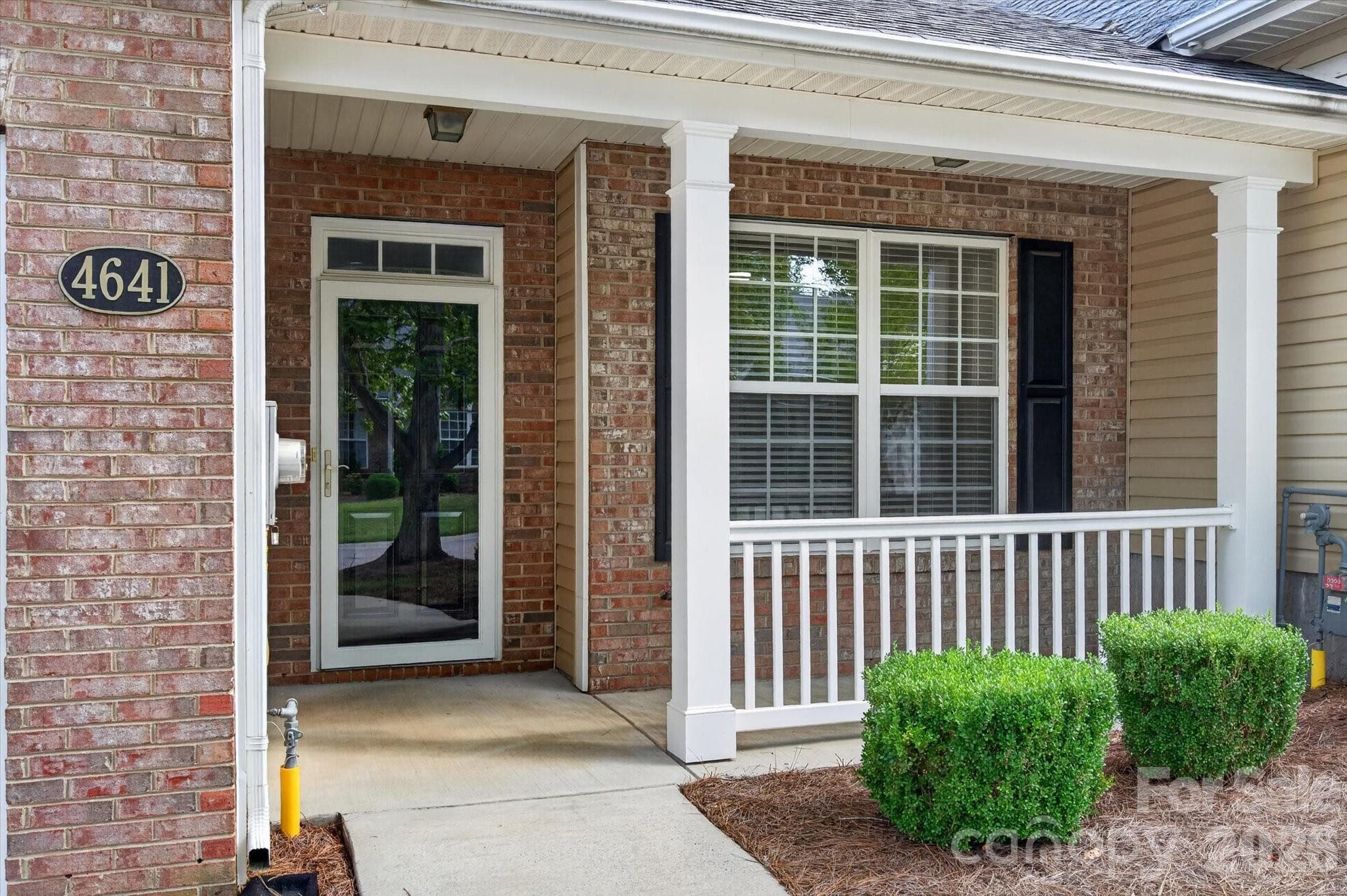 Cute Front Porch for morning coffee - 4641 Willow Glen Road, Harrisburg