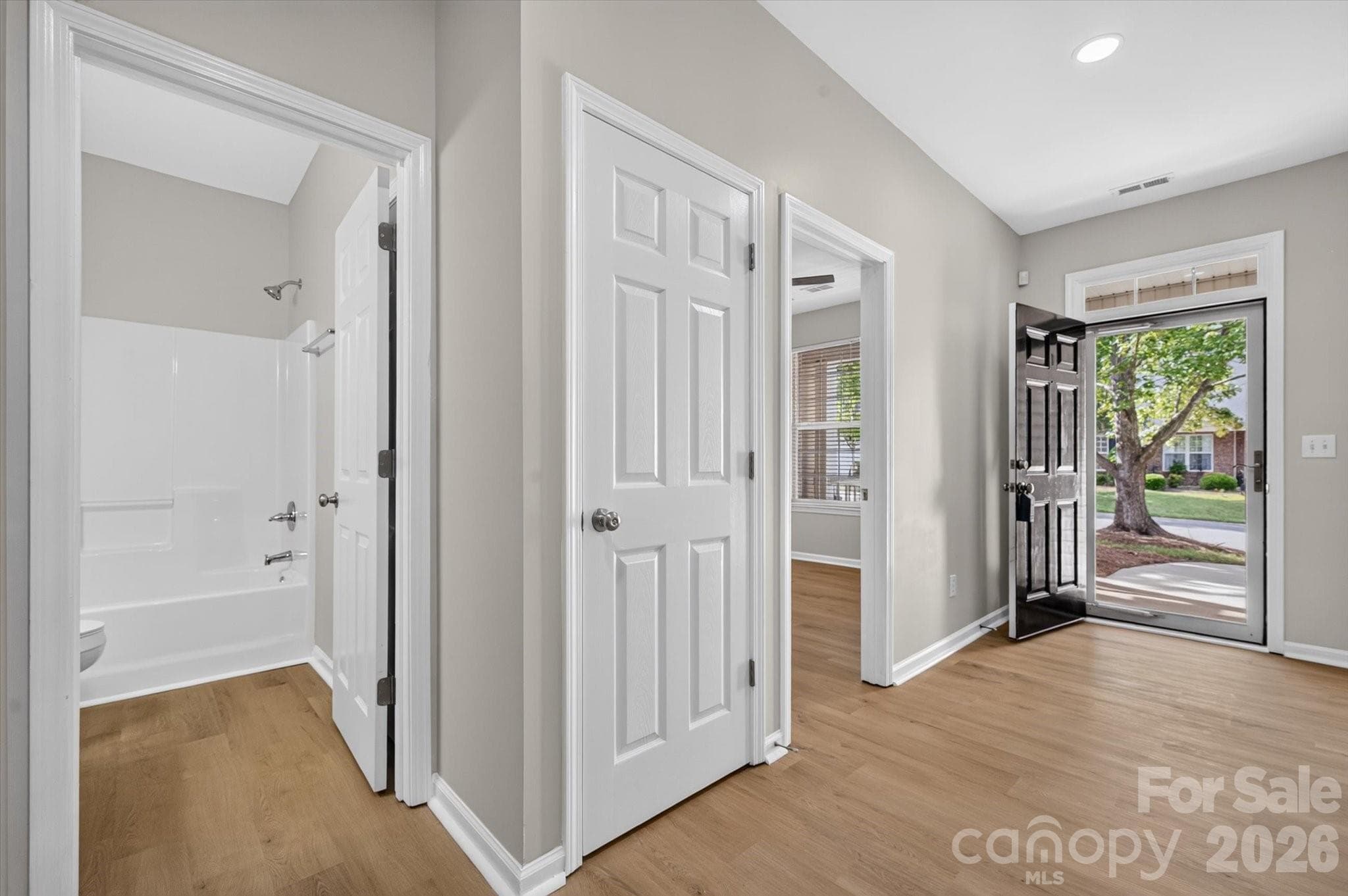 Spacious Foyer - 4641 Willow Glen Road, Harrisburg