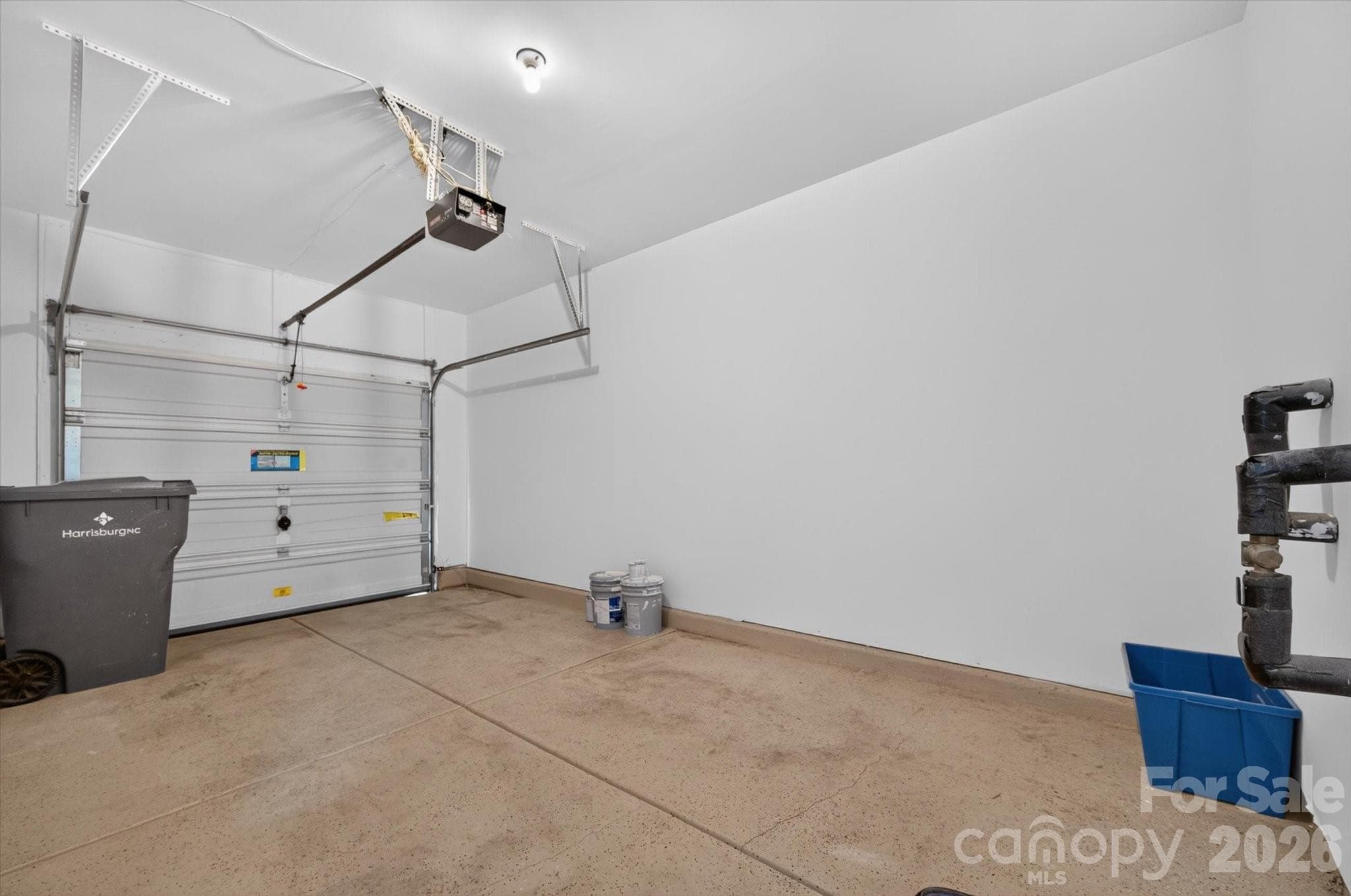 Very spacious single garage - 4641 Willow Glen Road, Harrisburg