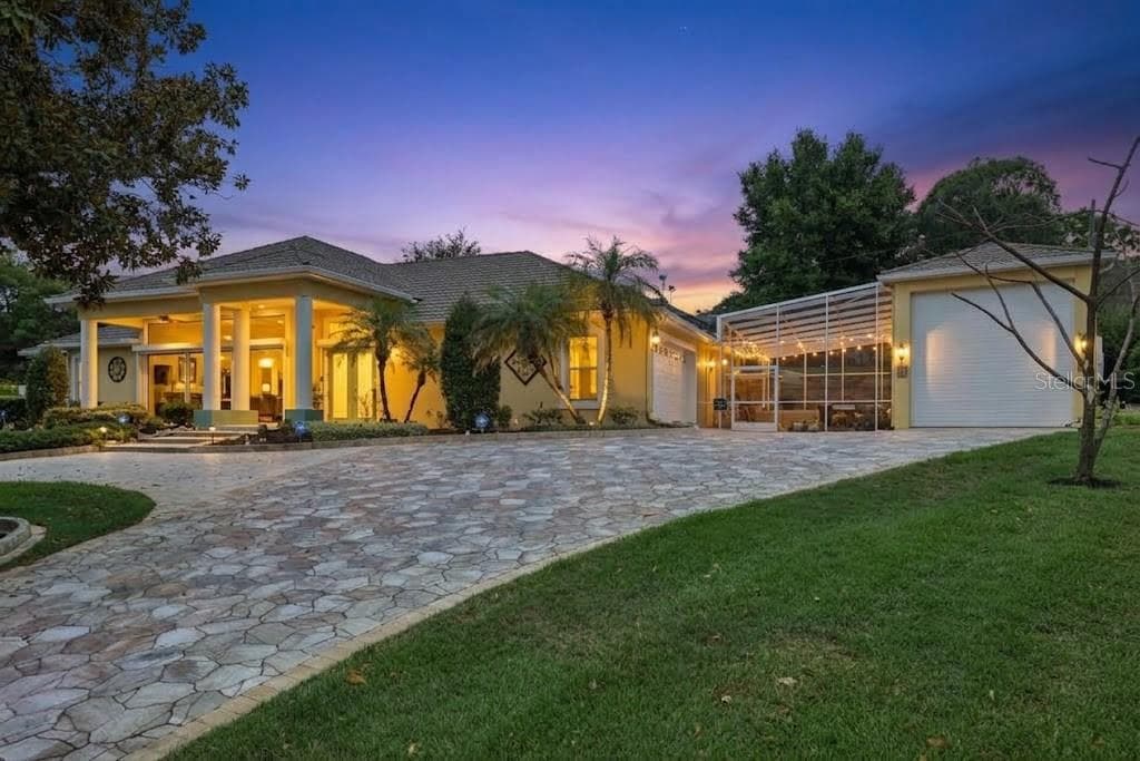 12128 LAKESHORE DR