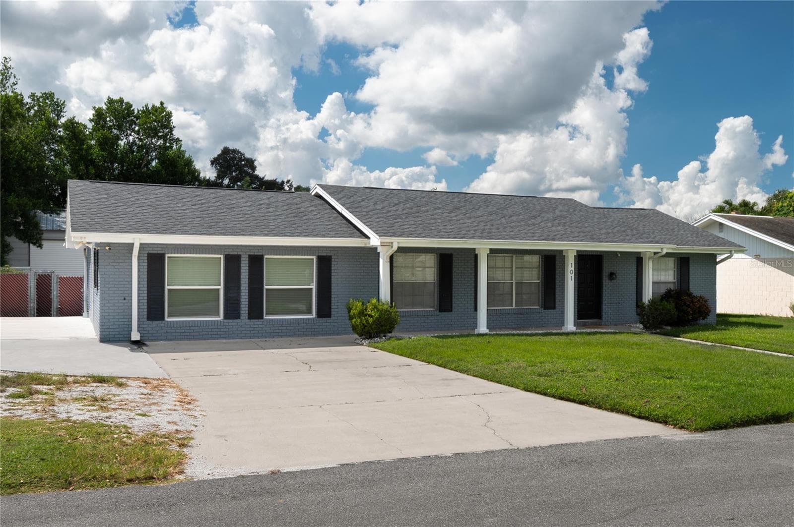 101 SANDBURG LN