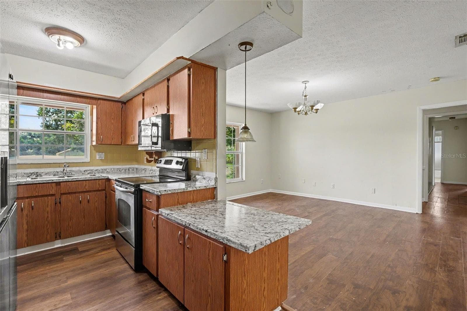 Single Family Residence at 2265 VILLAGE CT, BRANDON, photo 7 of 15