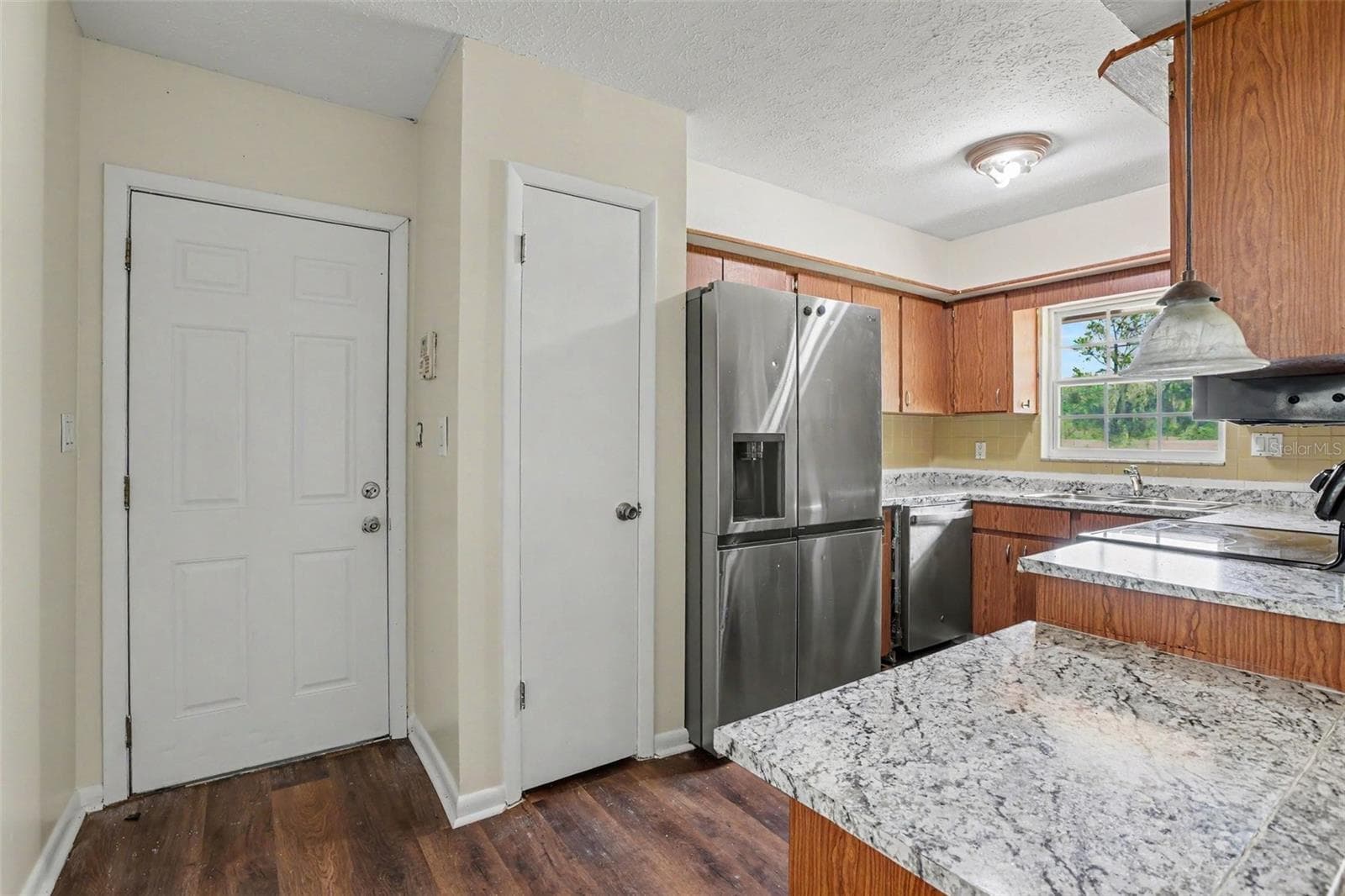 Single Family Residence at 2265 VILLAGE CT, BRANDON, photo 8 of 15