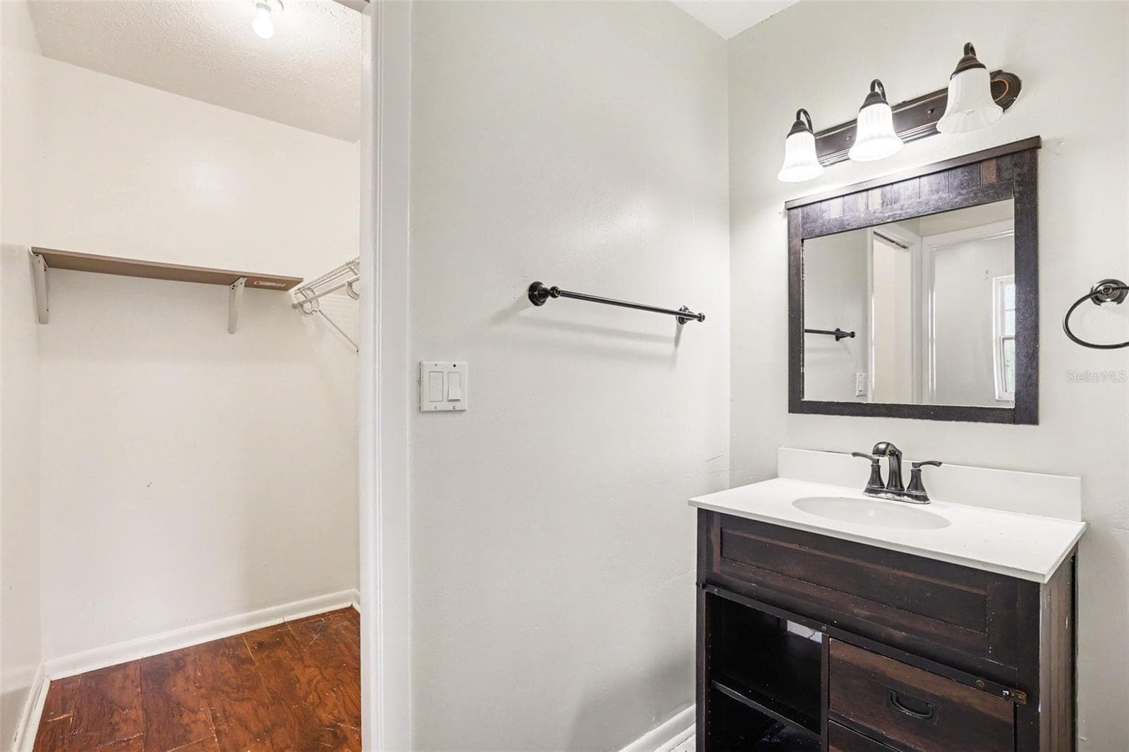 Single Family Residence at 2265 VILLAGE CT, BRANDON, photo 9 of 15