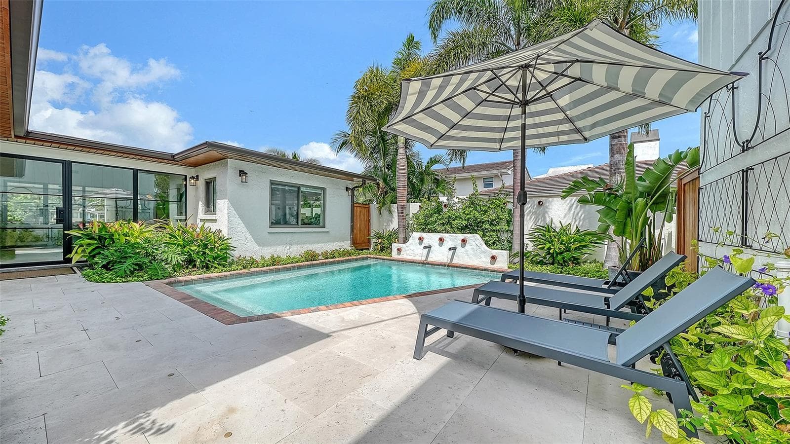 Single Family Residence at 556 N WASHINGTON DR, SARASOTA, photo 5 of 65