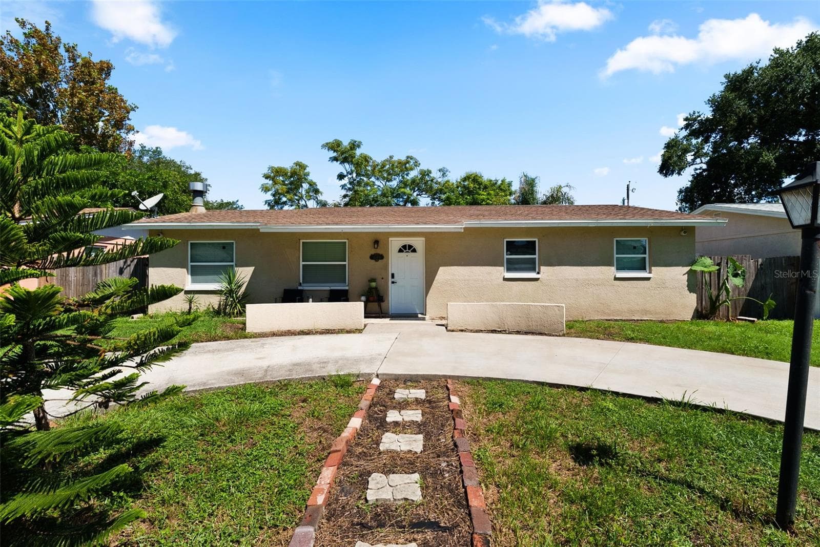 Single Family Residence at 11199 TEMPLE AVE, SEMINOLE, photo 2 of 36