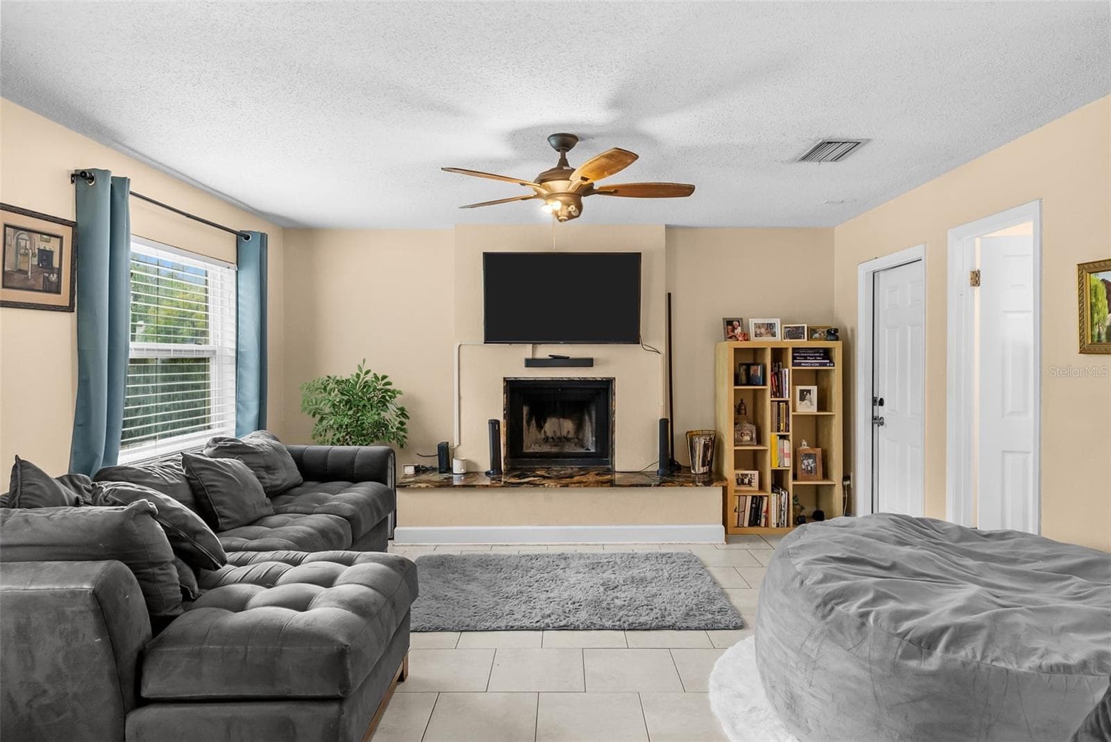 Single Family Residence at 11199 TEMPLE AVE, SEMINOLE, photo 5 of 36