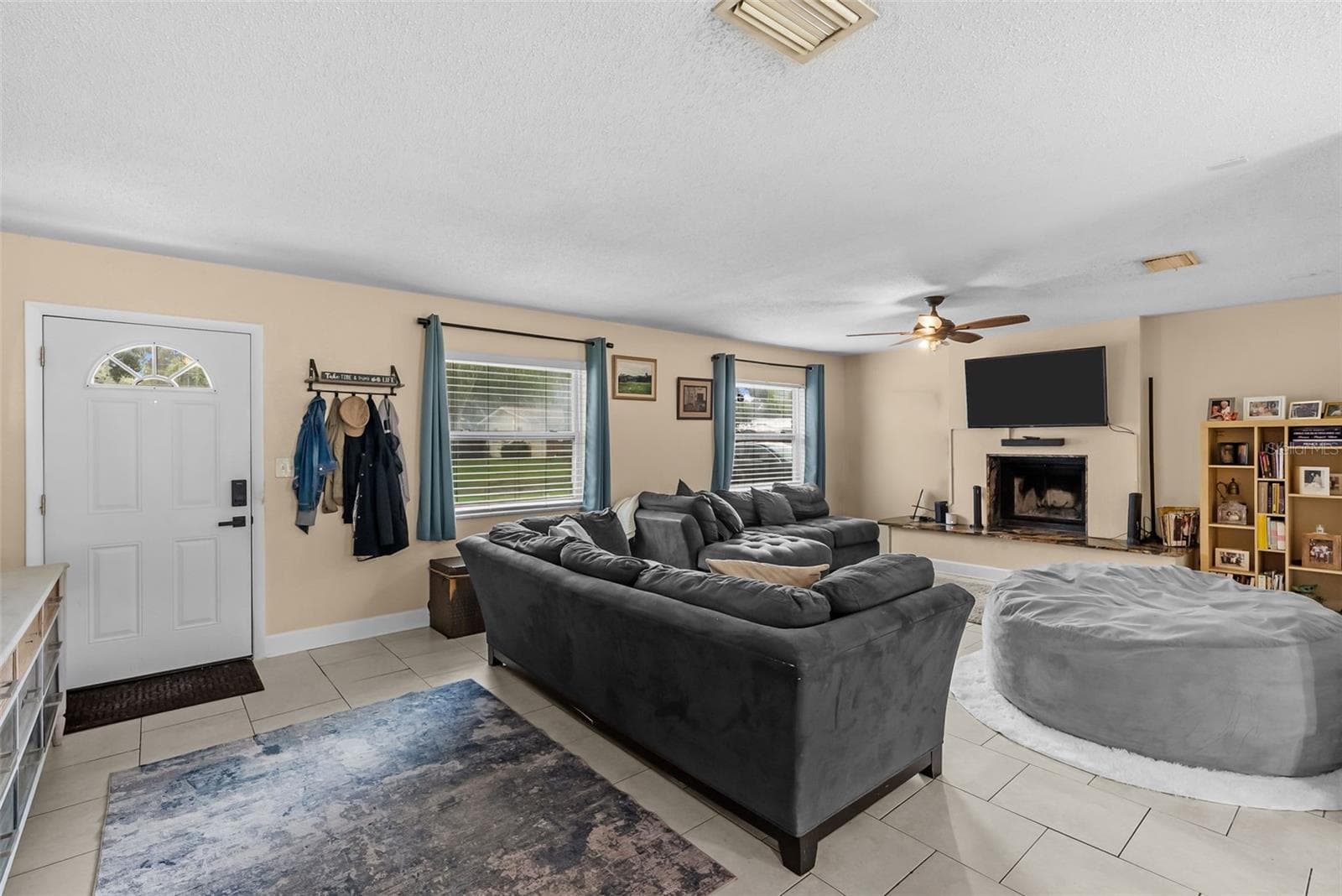 Single Family Residence at 11199 TEMPLE AVE, SEMINOLE, photo 6 of 36