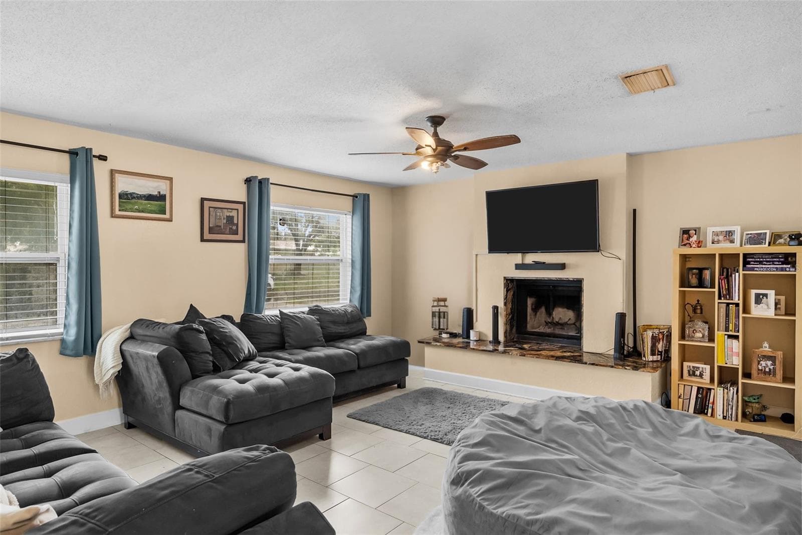 Single Family Residence at 11199 TEMPLE AVE, SEMINOLE, photo 7 of 36