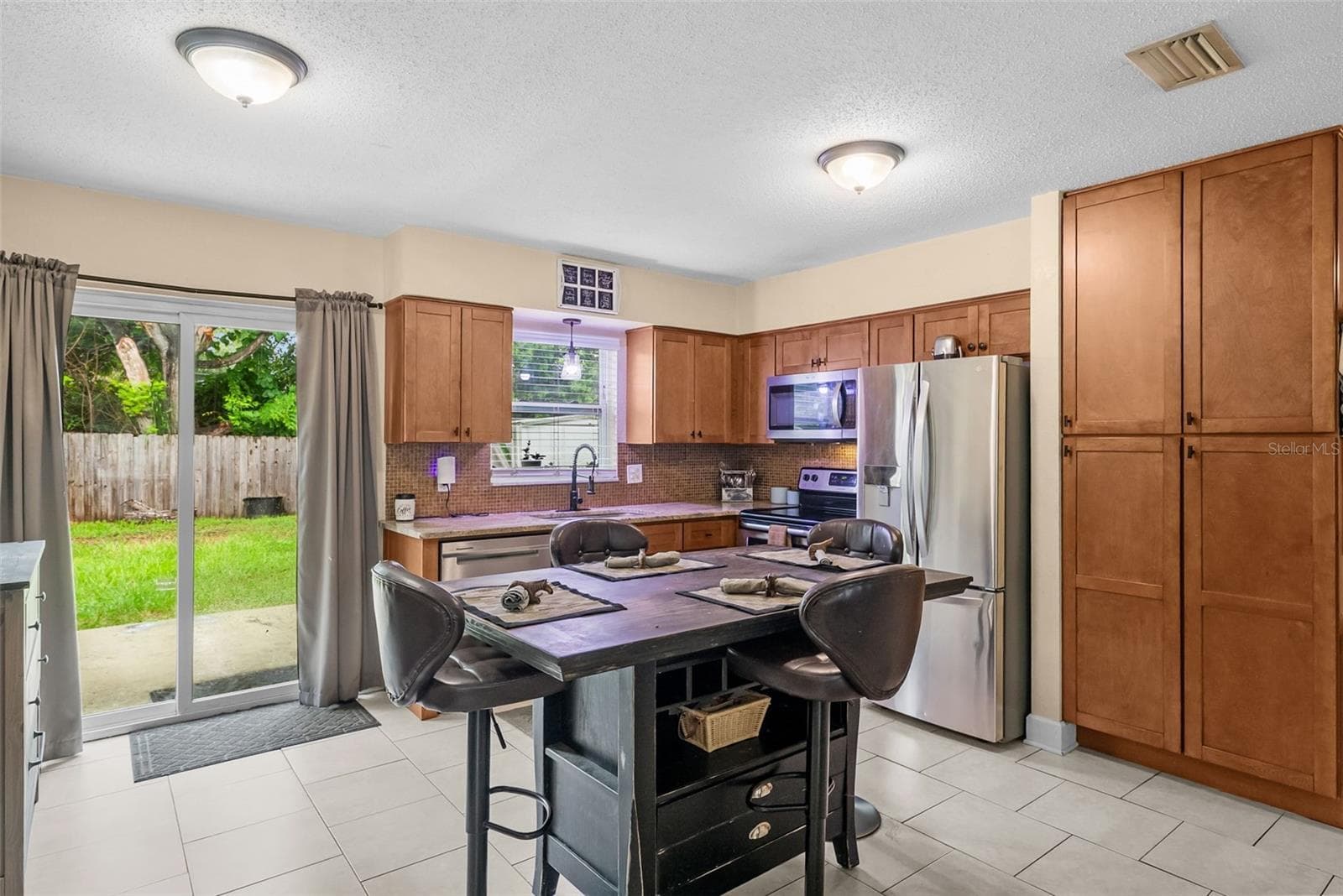Single Family Residence at 11199 TEMPLE AVE, SEMINOLE, photo 11 of 36