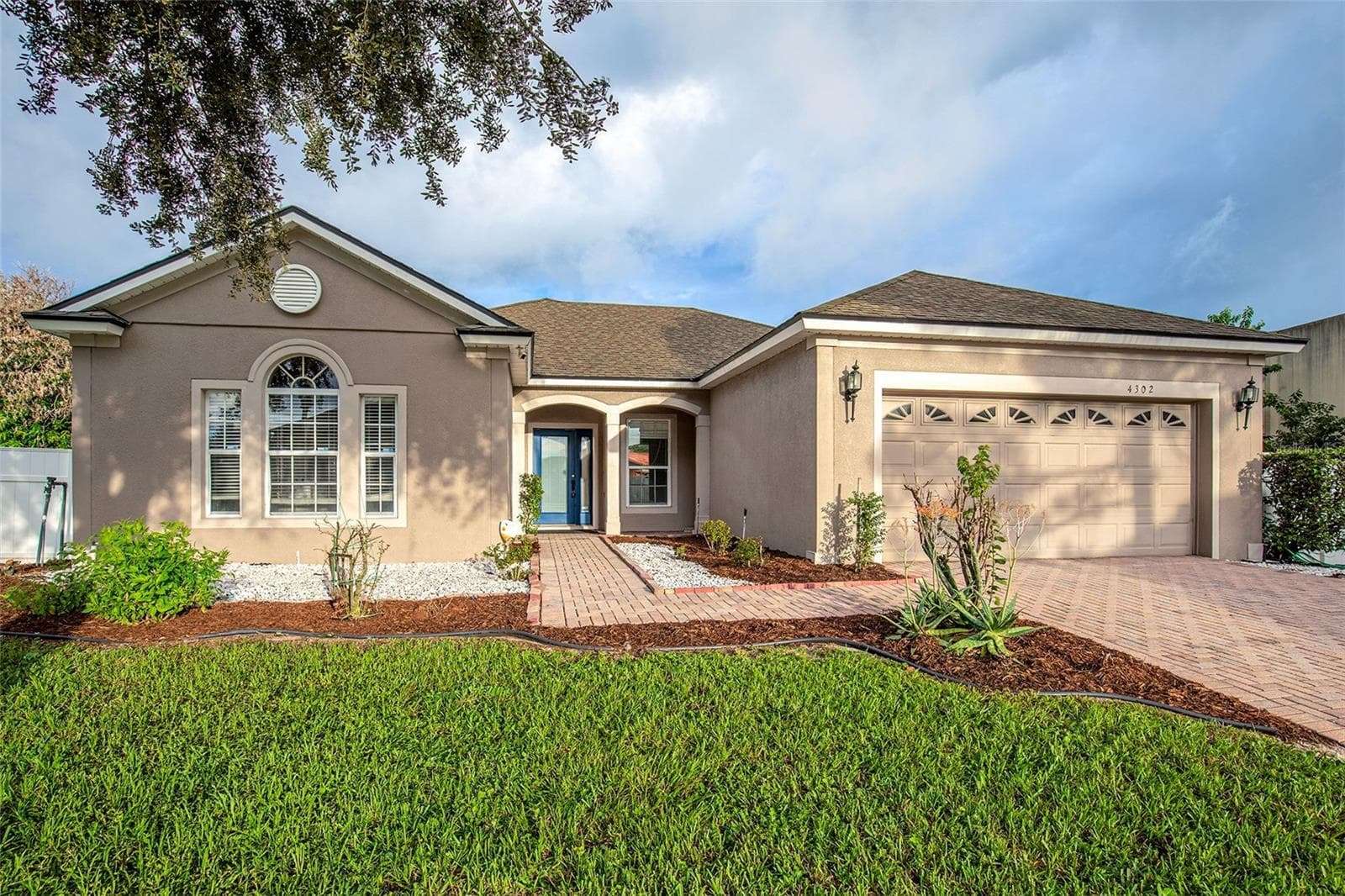 4302 CONROY CLUB DR