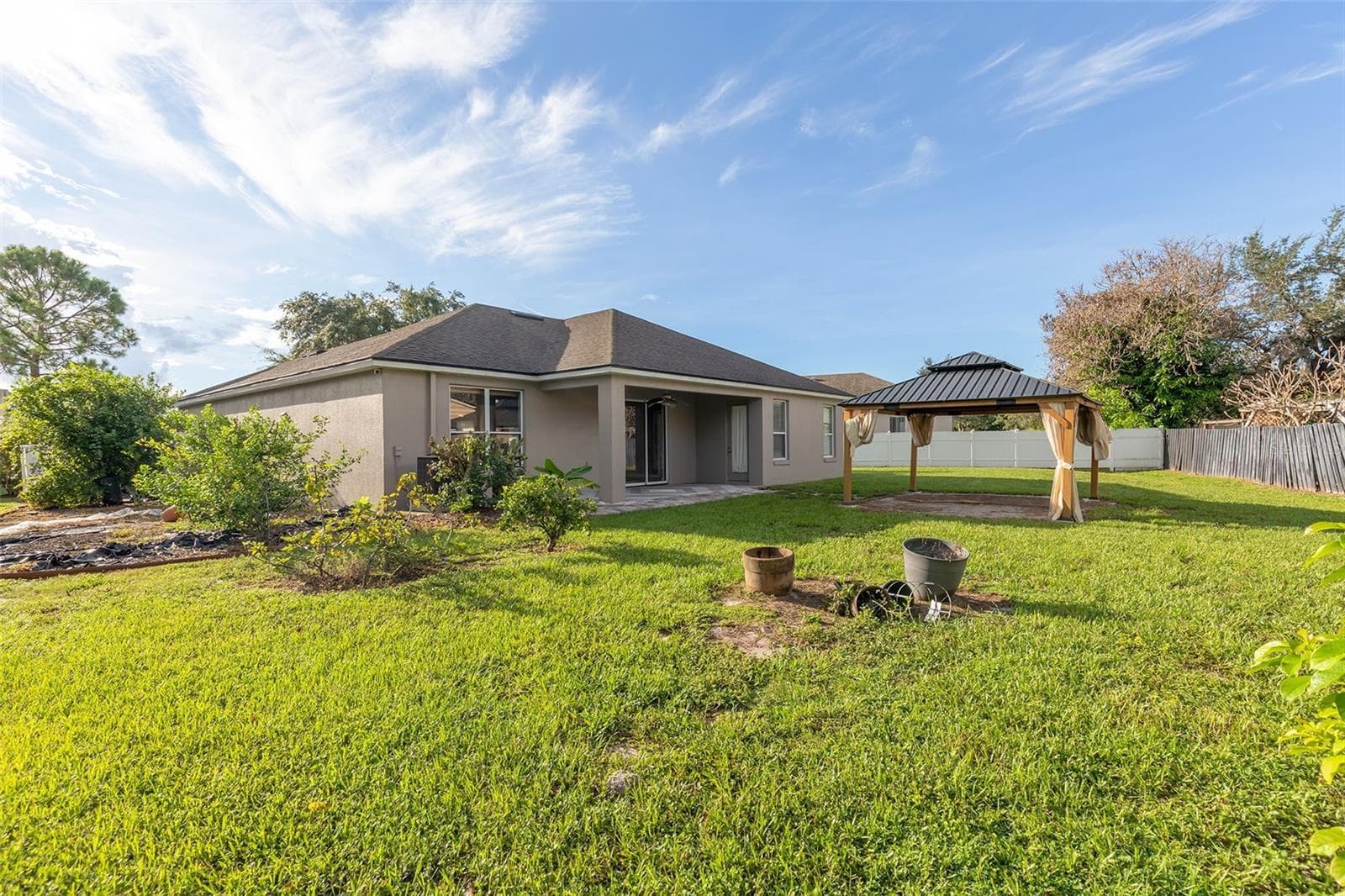 Spacious Backyard - 4302 CONROY CLUB DR, ORLANDO