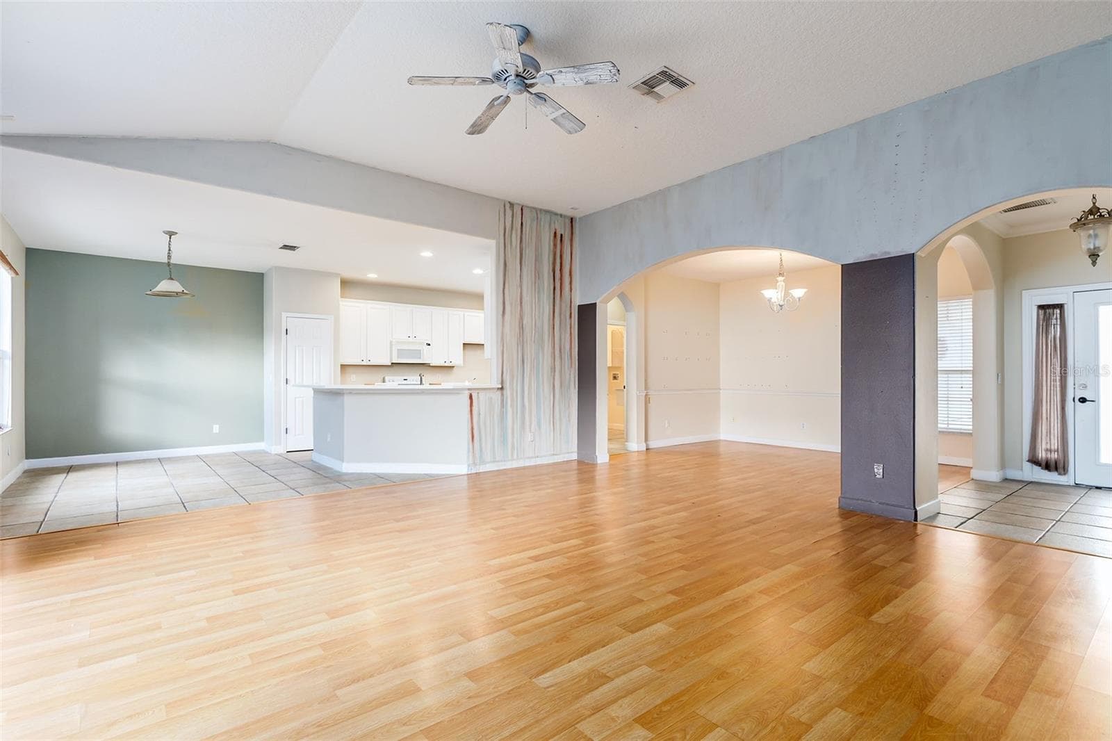 Open Main Living - 4302 CONROY CLUB DR, ORLANDO