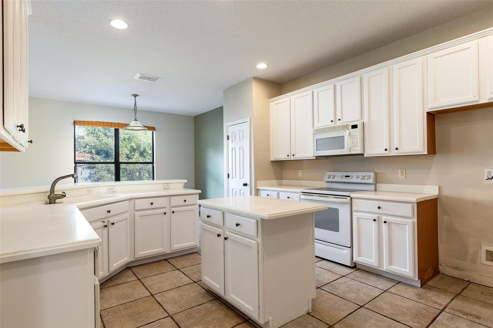 Kitchen - 4302 CONROY CLUB DR, ORLANDO