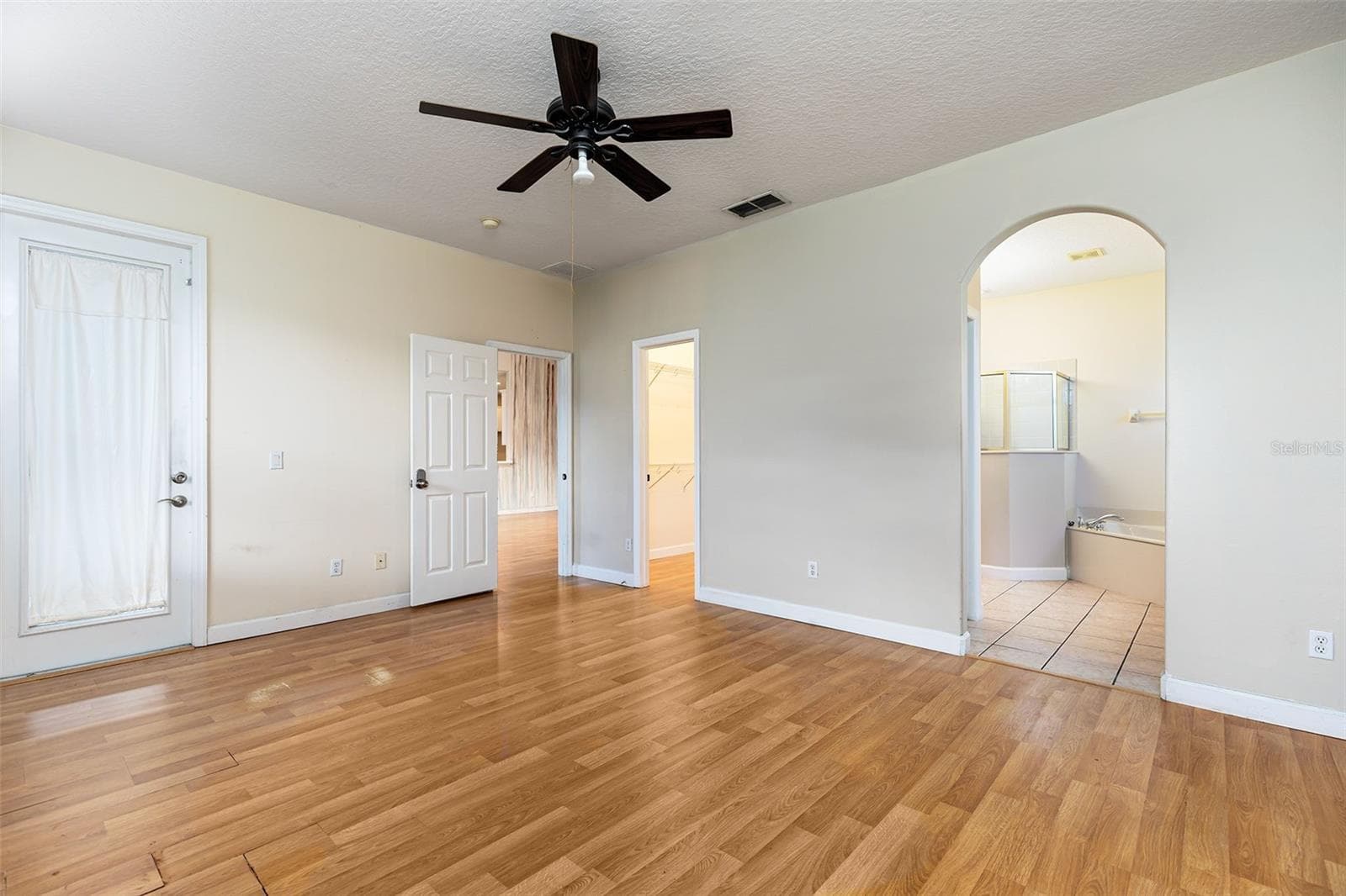 Primary Suite - Bedroom - 4302 CONROY CLUB DR, ORLANDO