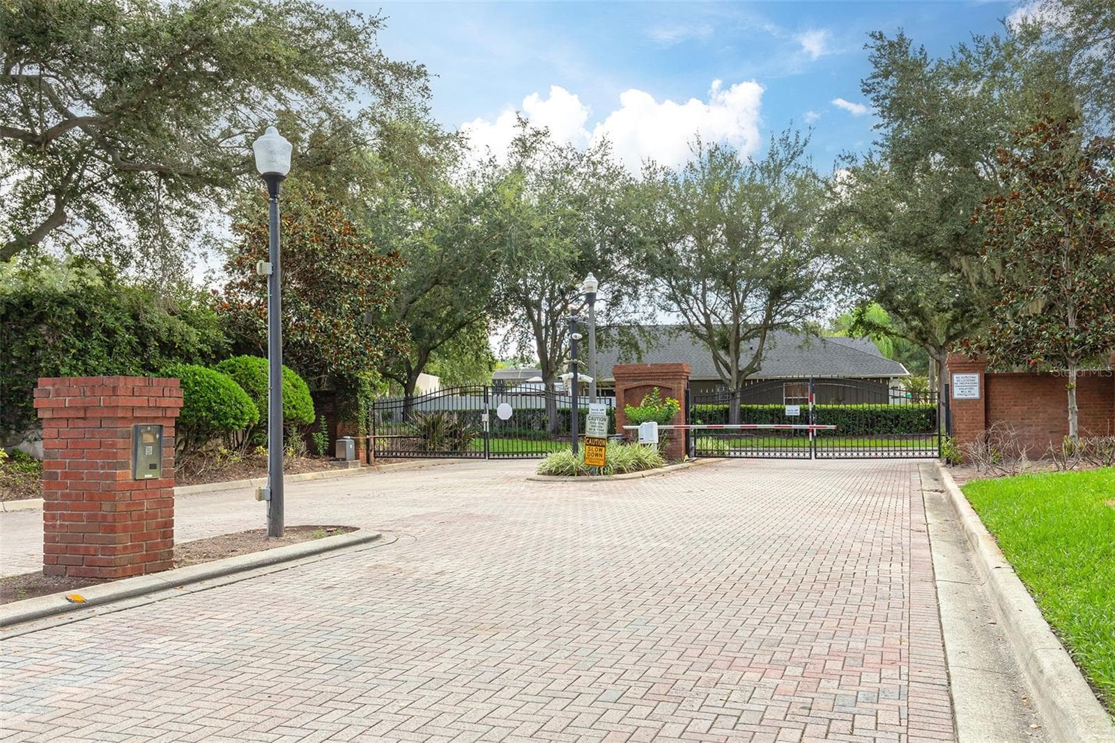 Community Entrance - 4302 CONROY CLUB DR, ORLANDO
