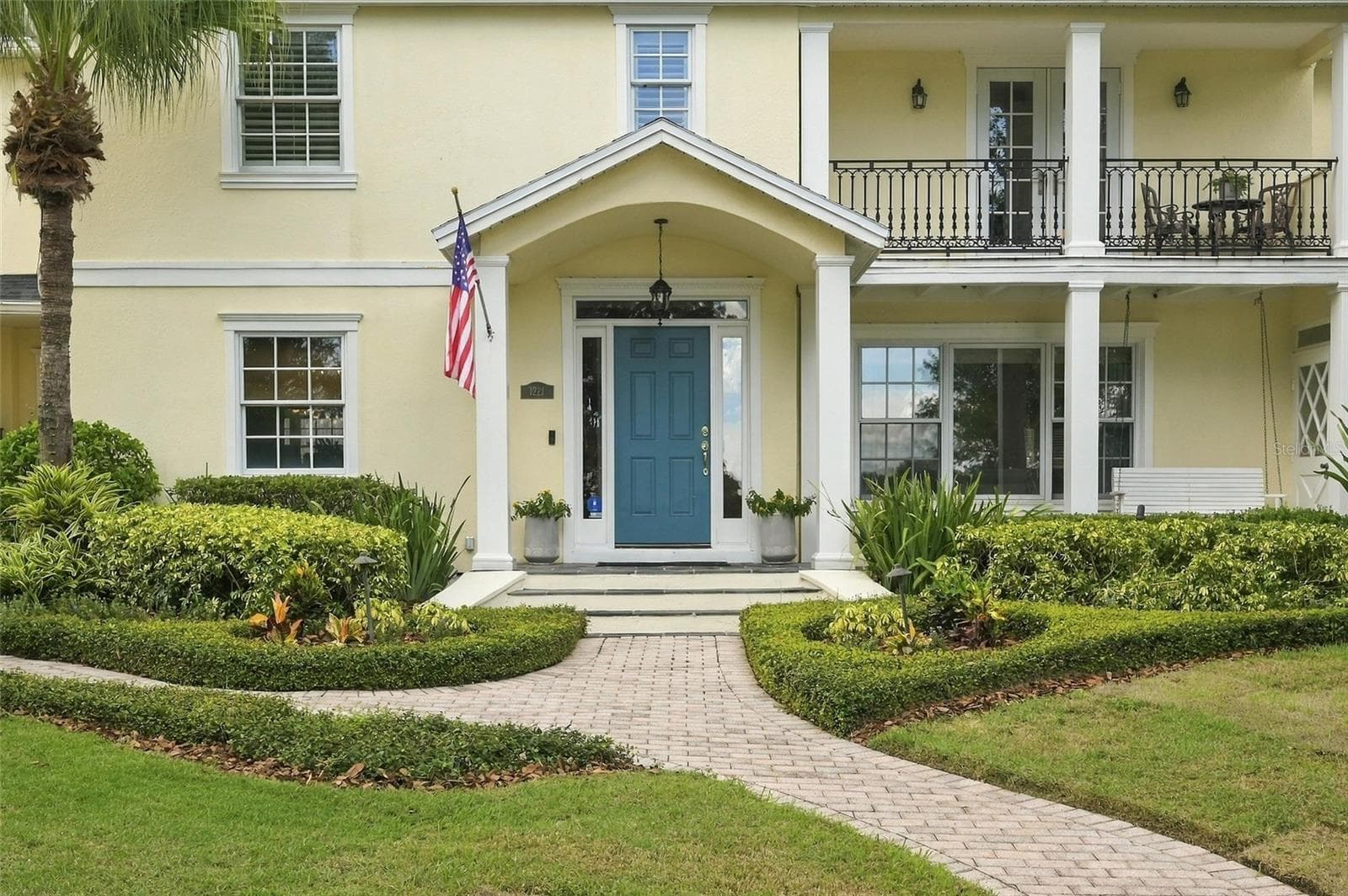 Front Entry – Classic Colonial Architecture - 1221 DORCHESTER ST, ORLANDO