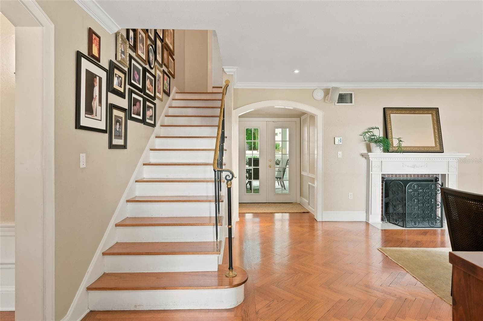Foyer & Living Room – Classic Architectural Details - 1221 DORCHESTER ST, ORLANDO