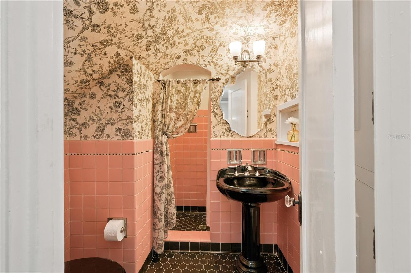 Private Guest Bath - 1221 DORCHESTER ST, ORLANDO