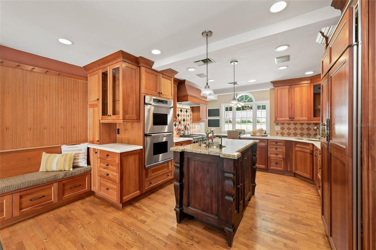 Spacious Kitchen with Center Island with Sink - 1221 DORCHESTER ST, ORLANDO
