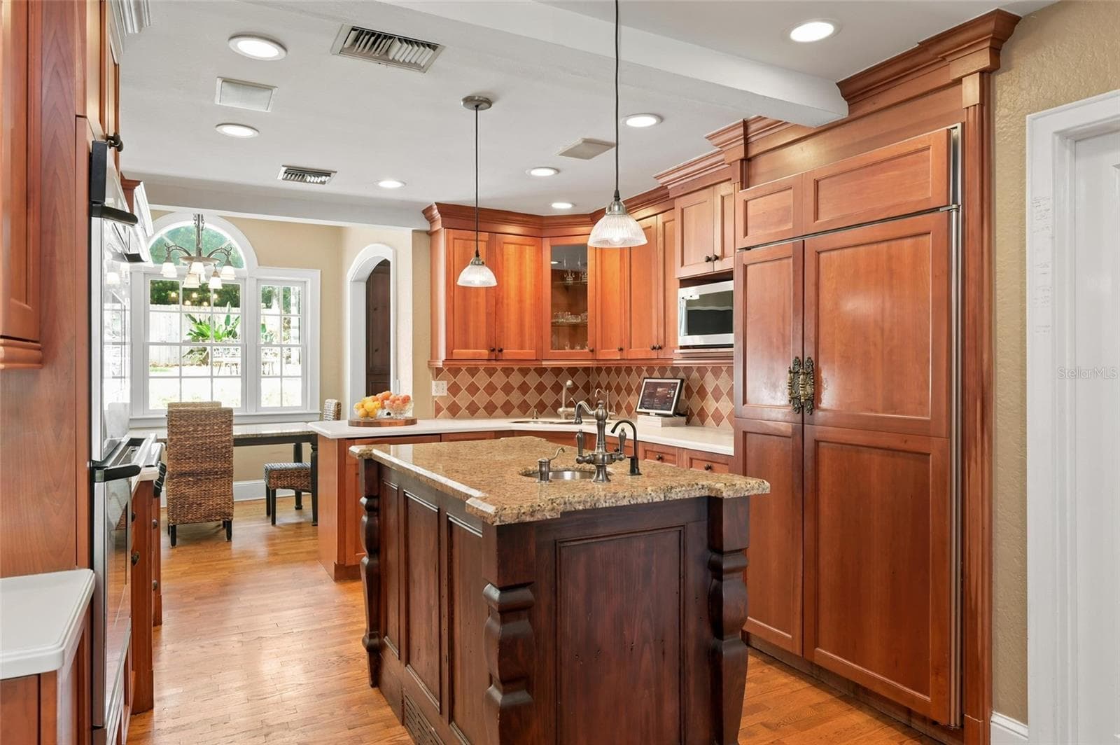Kitchen – Designed for Everyday Functionality - 1221 DORCHESTER ST, ORLANDO