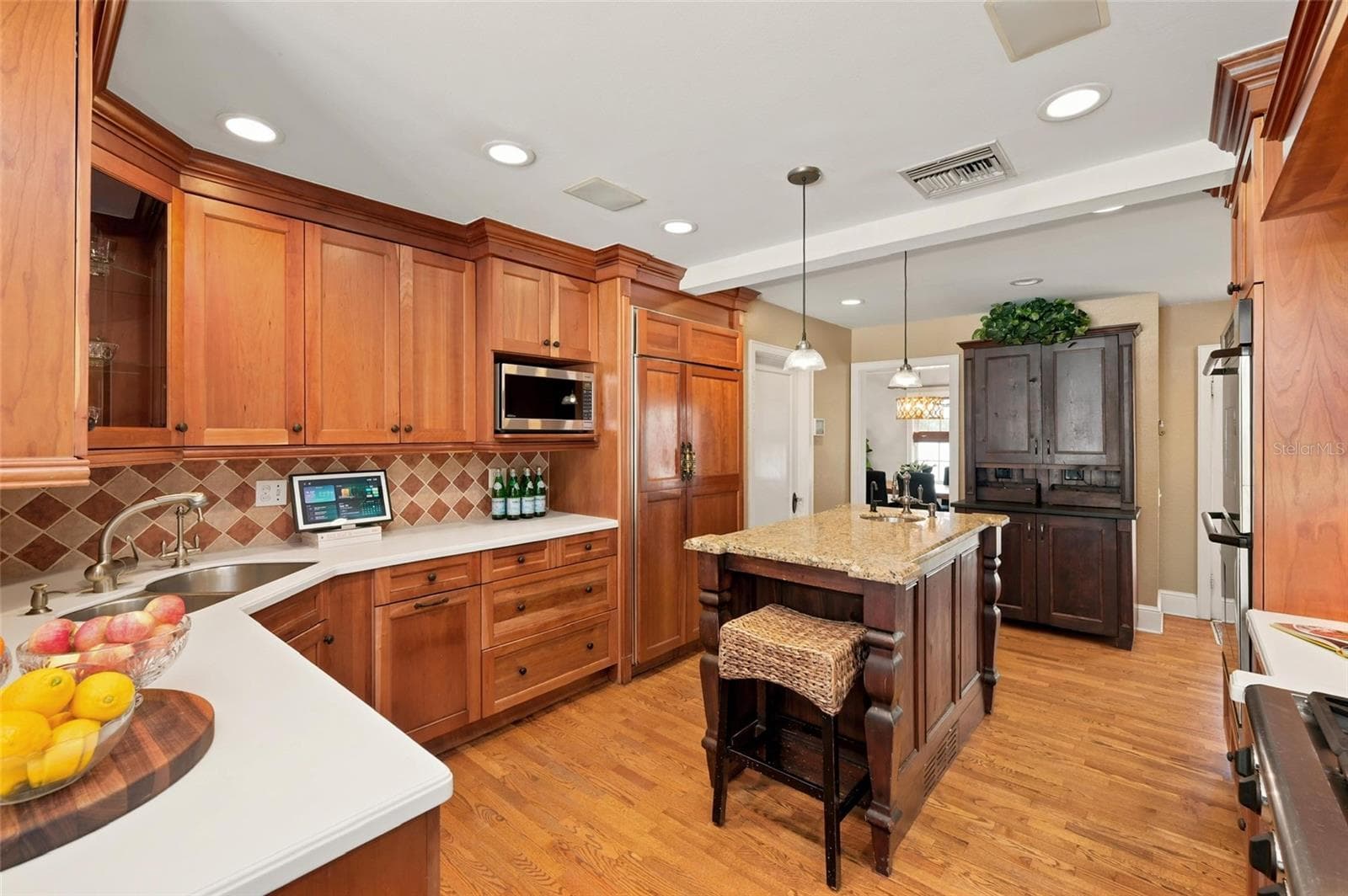 Kitchen with Center Island & Peninsula - 1221 DORCHESTER ST, ORLANDO
