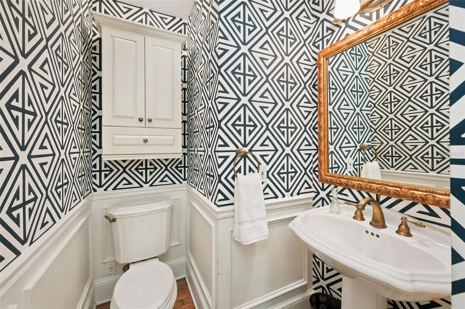 Stylish Powder Bath - 1221 DORCHESTER ST, ORLANDO