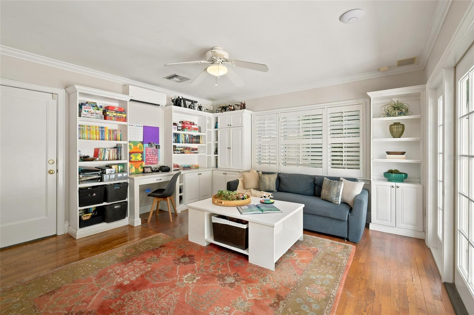 Family Room with Built-In Cabinetry - 1221 DORCHESTER ST, ORLANDO