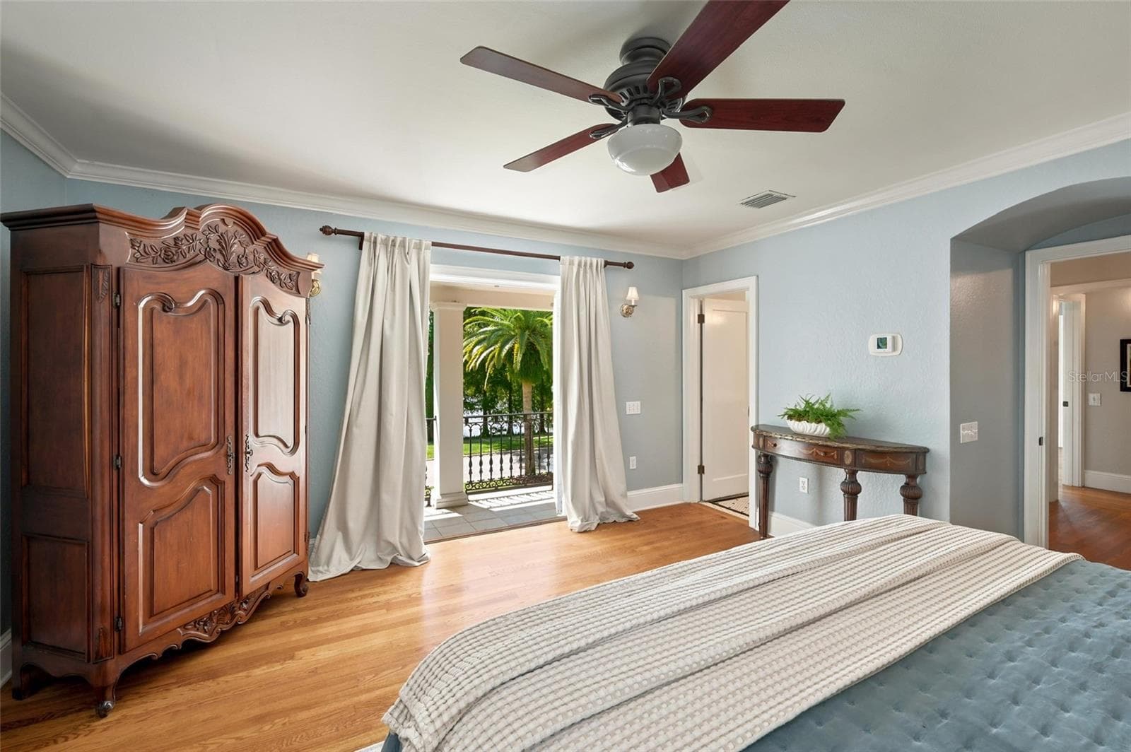 Second-Floor Primary Suite – Generous Natural Light - 1221 DORCHESTER ST, ORLANDO