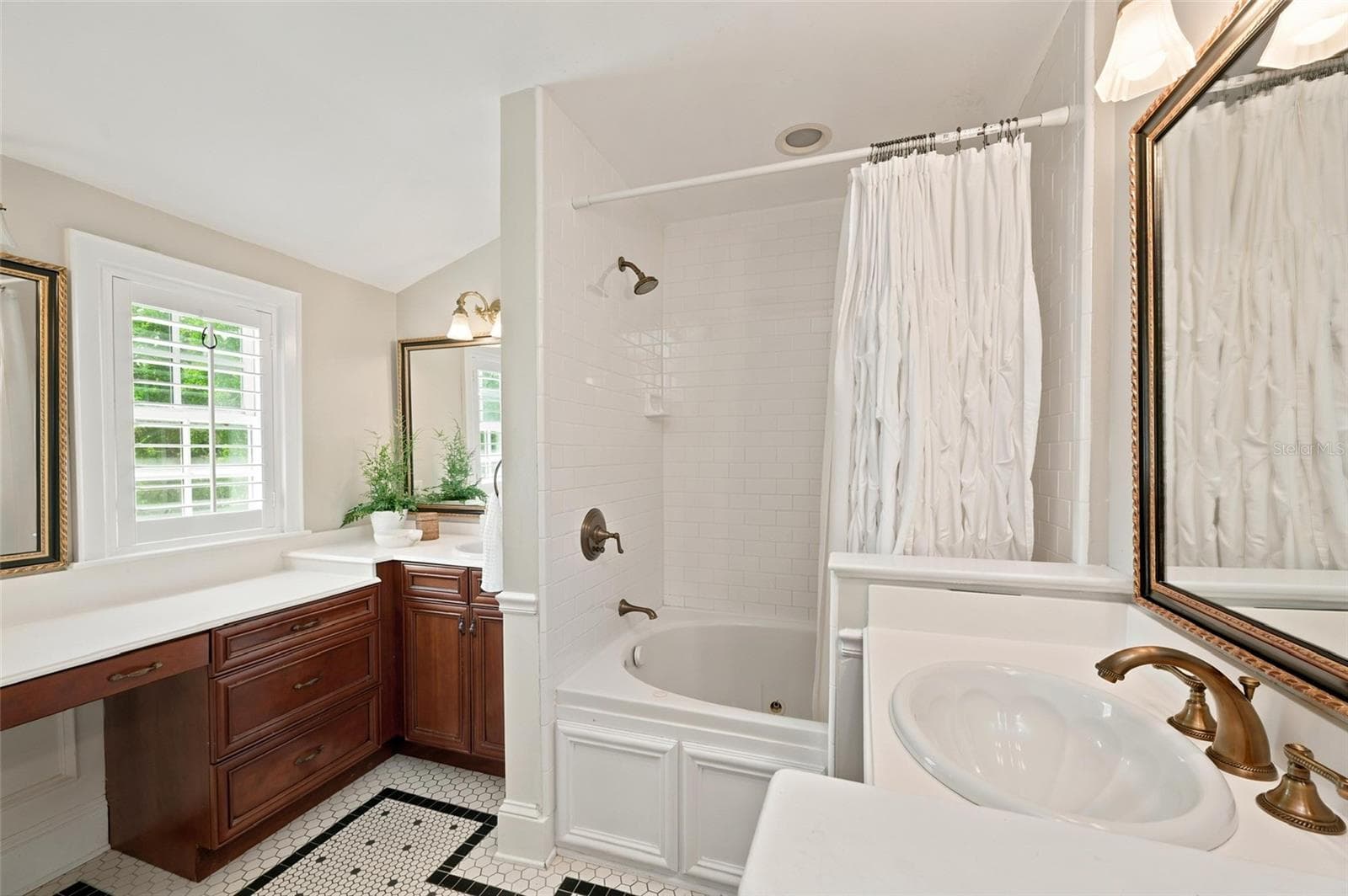 Second-Floor Primary Bath - 1221 DORCHESTER ST, ORLANDO