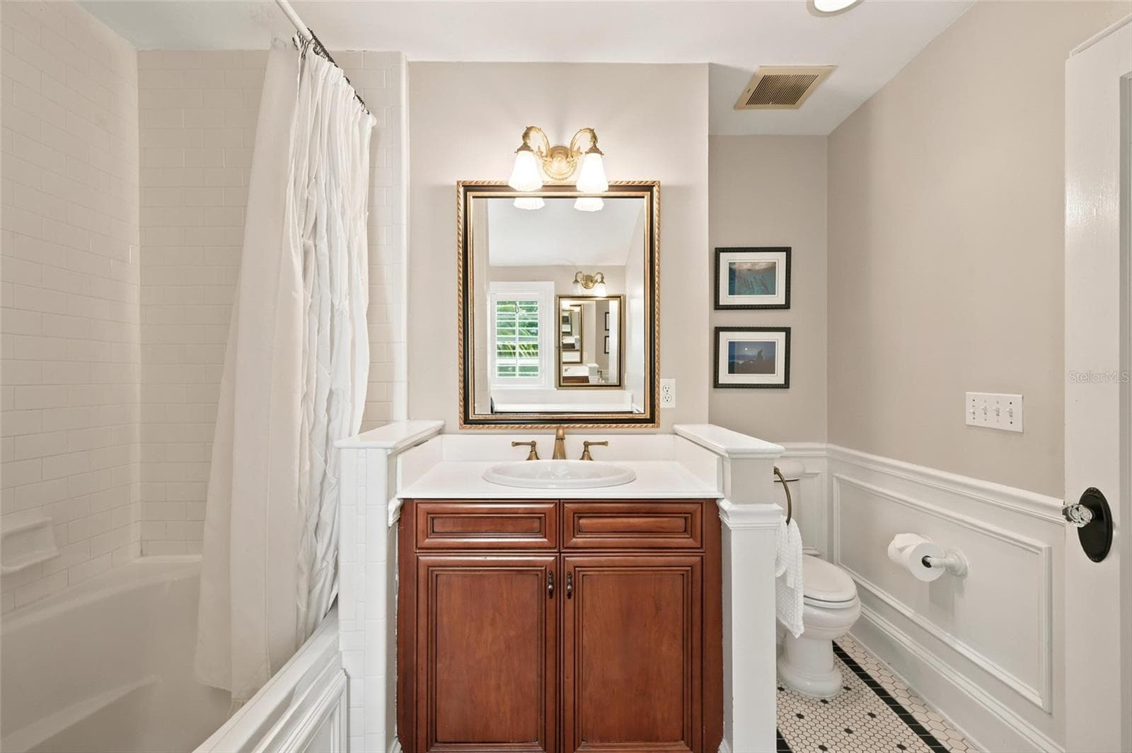 Second-Floor Primary Bath - 1221 DORCHESTER ST, ORLANDO