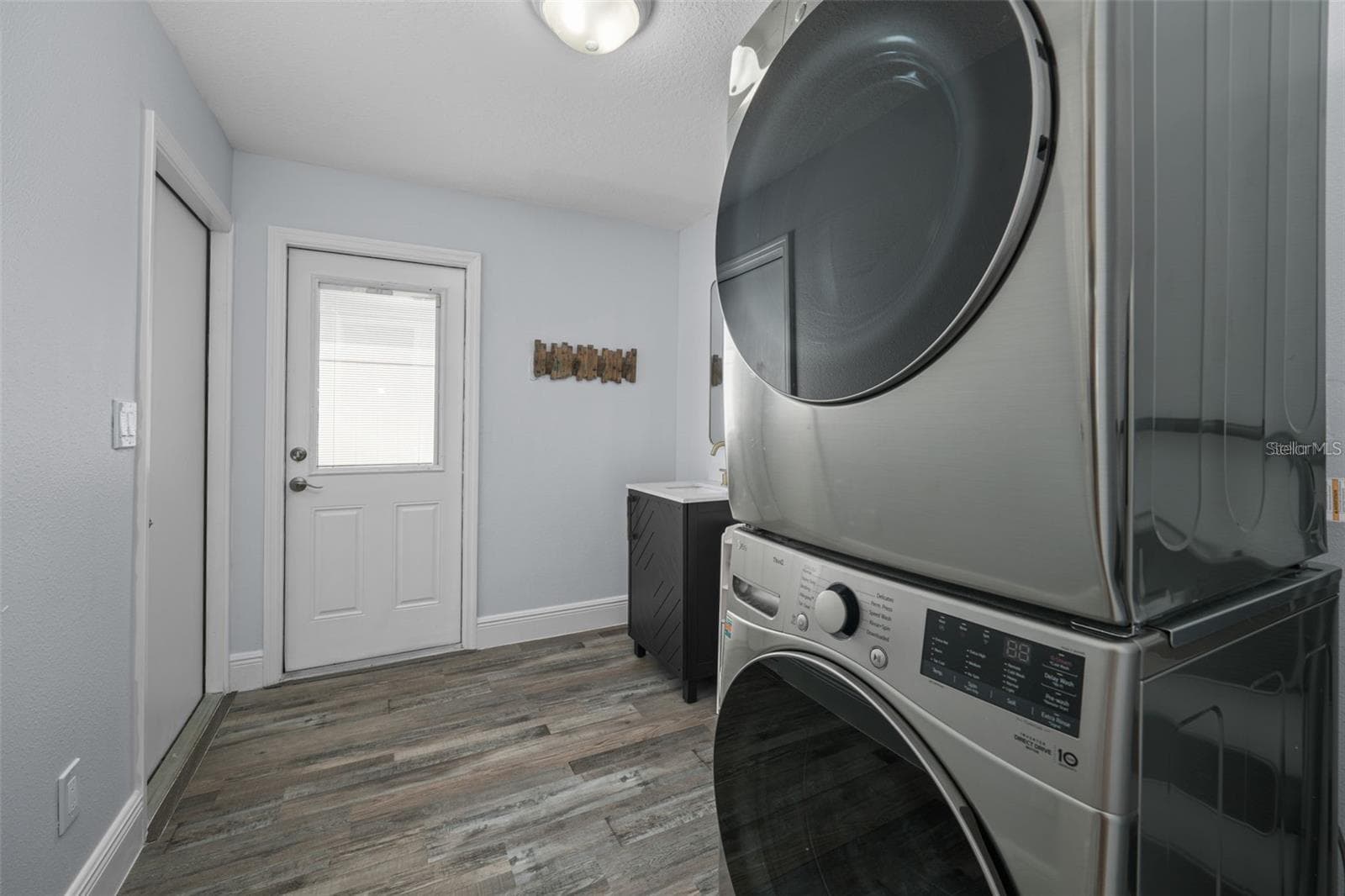 Single Family Residence at 13704 VERONICA DR, HUDSON, photo 24 of 49