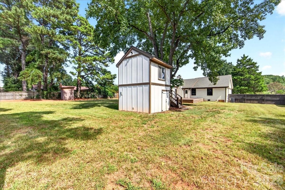 Single Family Residence at 2519 Matthews Mint Hill Road, Matthews, photo 35 of 44