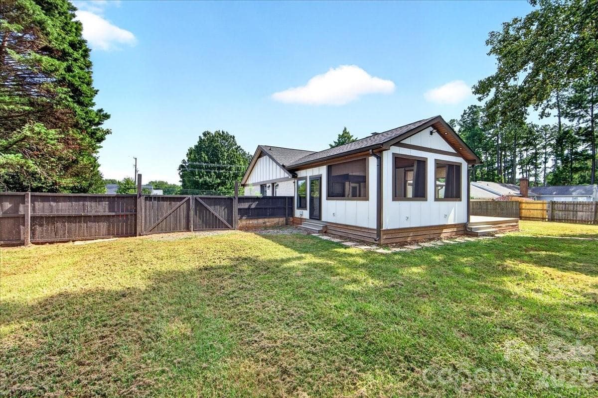 Single Family Residence at 2519 Matthews Mint Hill Road, Matthews, photo 37 of 44