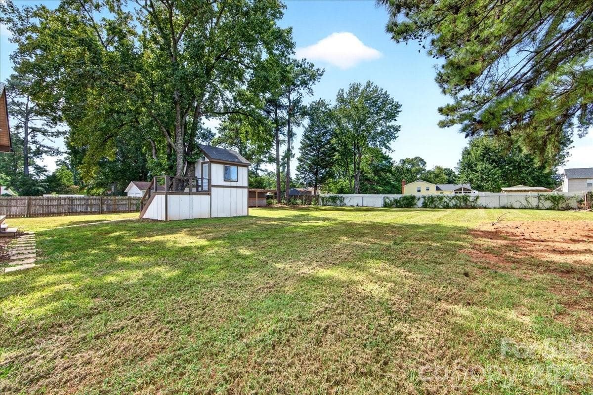 Single Family Residence at 2519 Matthews Mint Hill Road, Matthews, photo 38 of 44