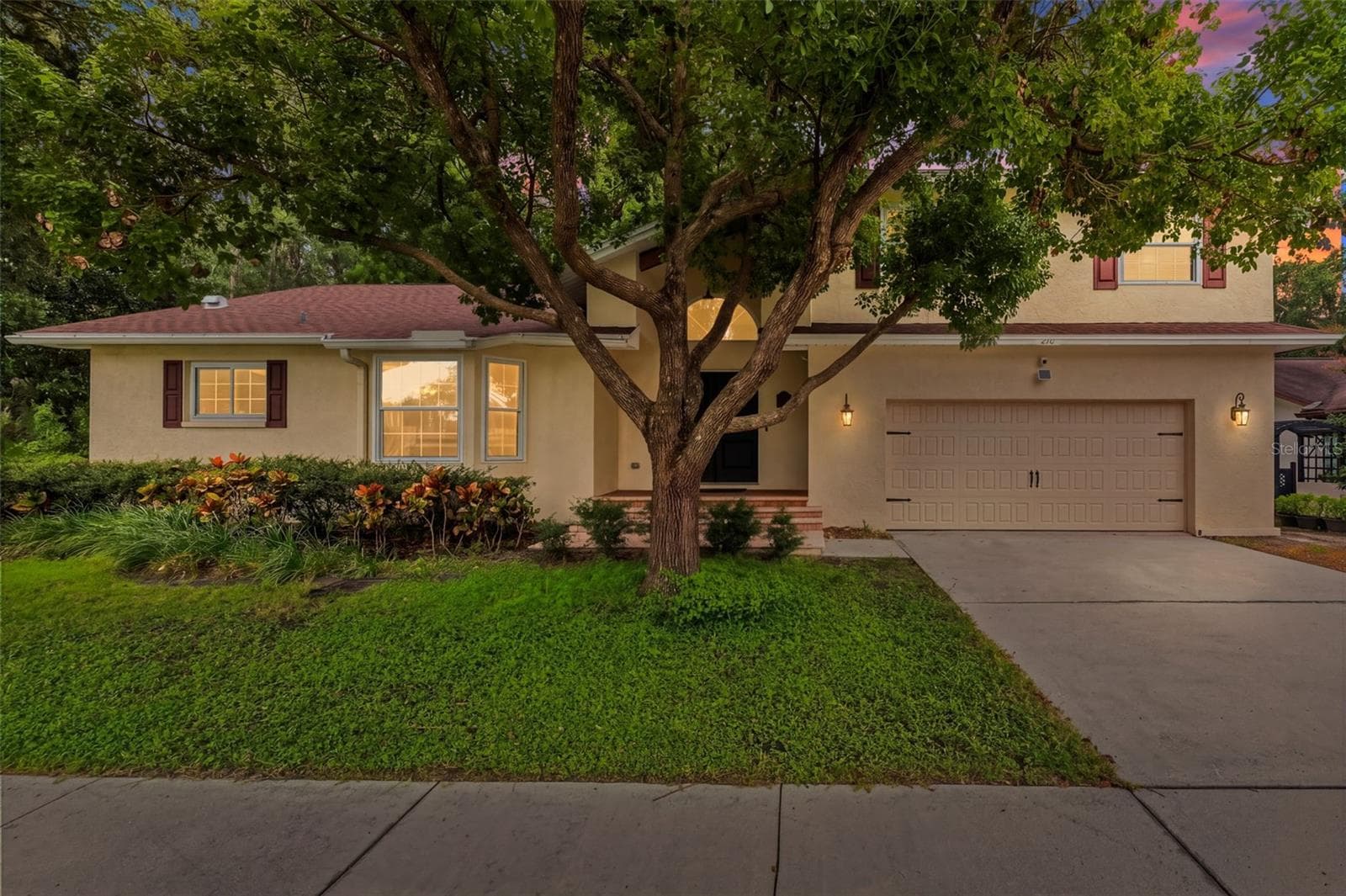 210 WOODLAND CT