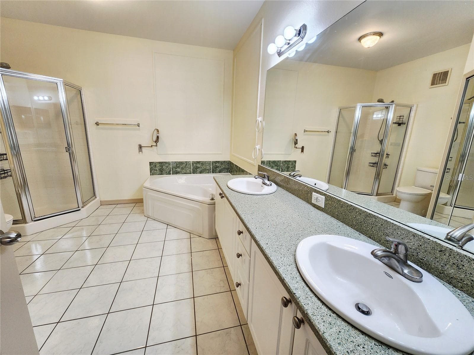 Condominium at 2733 VIA CIPRIANI #820B, CLEARWATER, photo 18 of 47