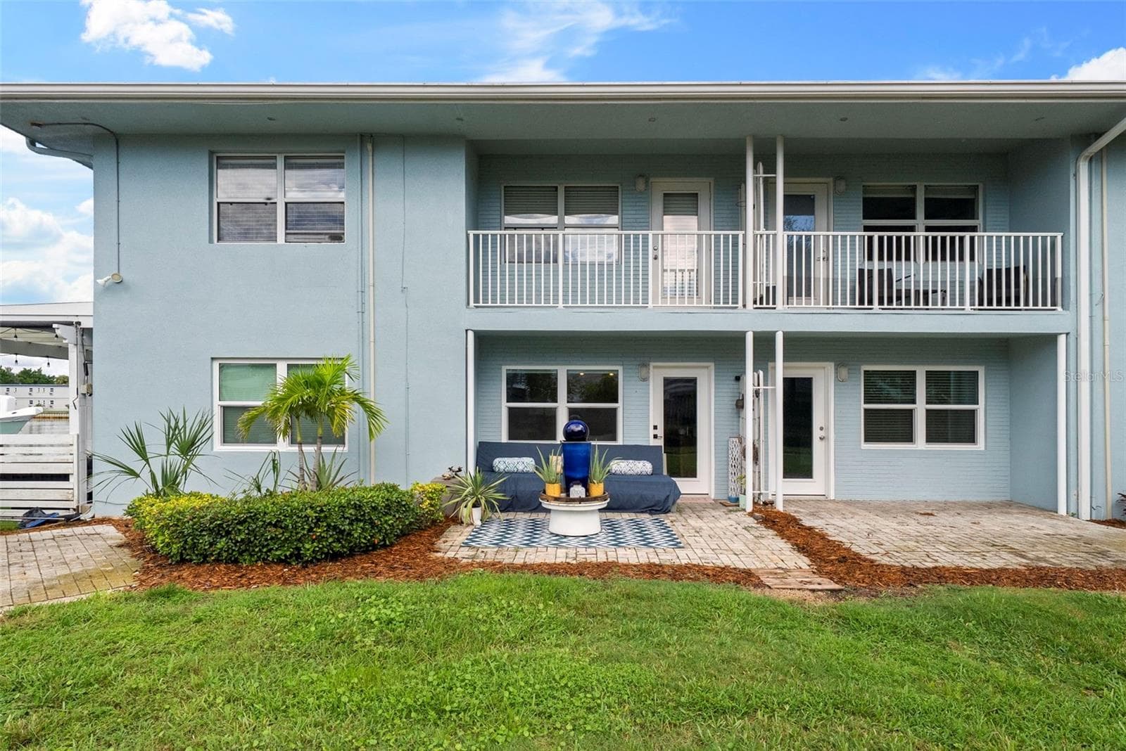 Side entry door and patio out to the courtyard - 300 VENETIAN DR #1, CLEARWATER