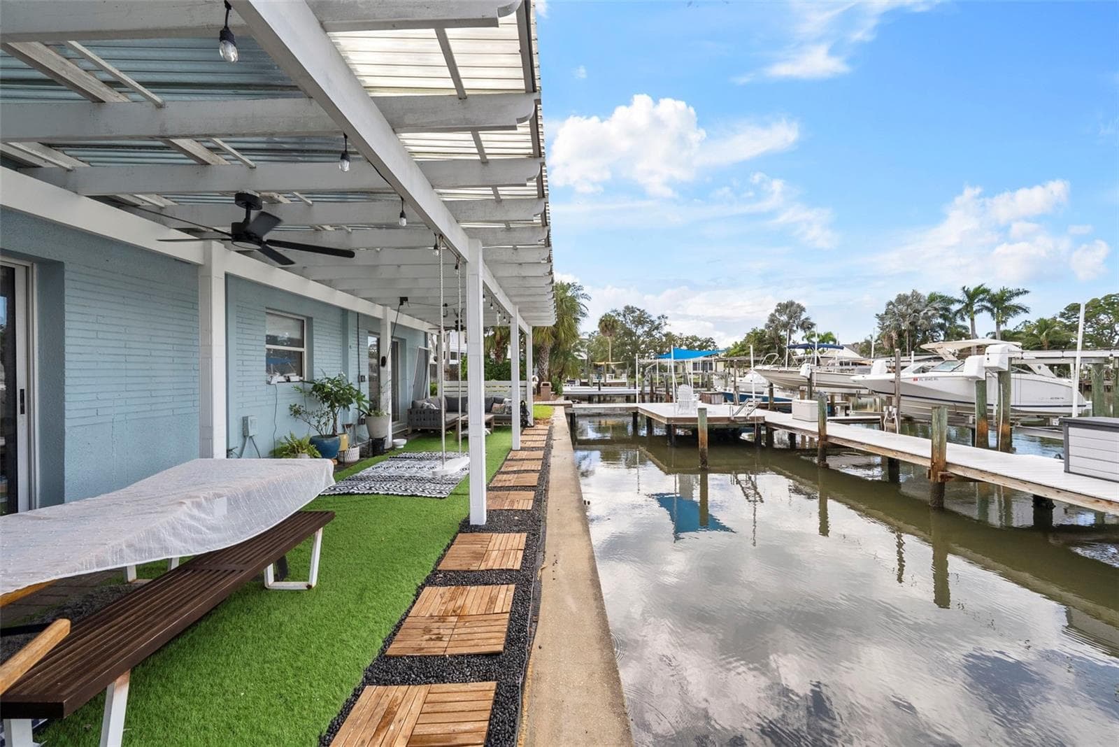 300 VENETIAN DR #1