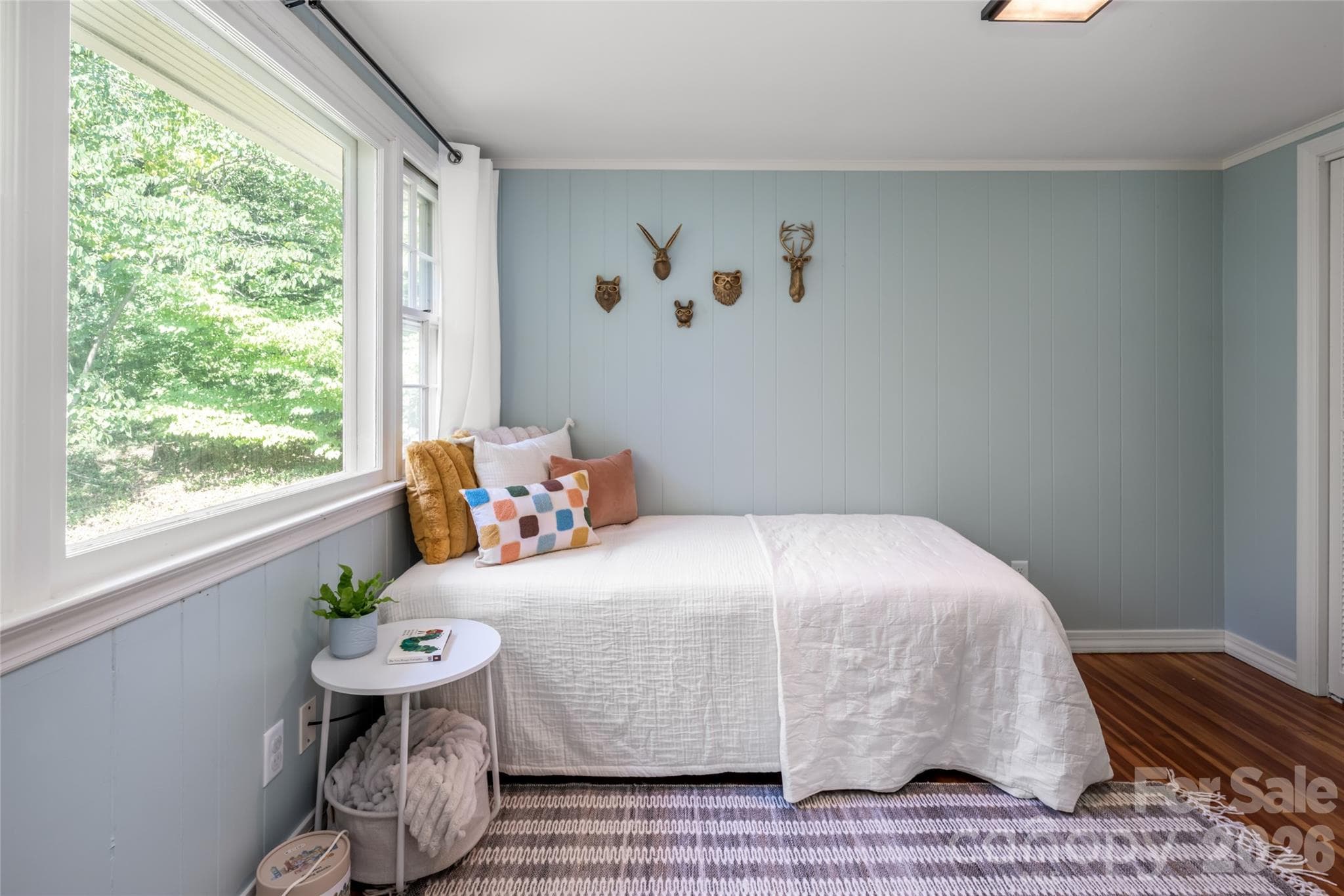 A second guest bedroom on the upper level - 35 Elias Place, Asheville