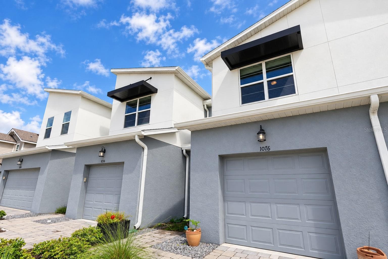1076 SPRING PALMS LOOP