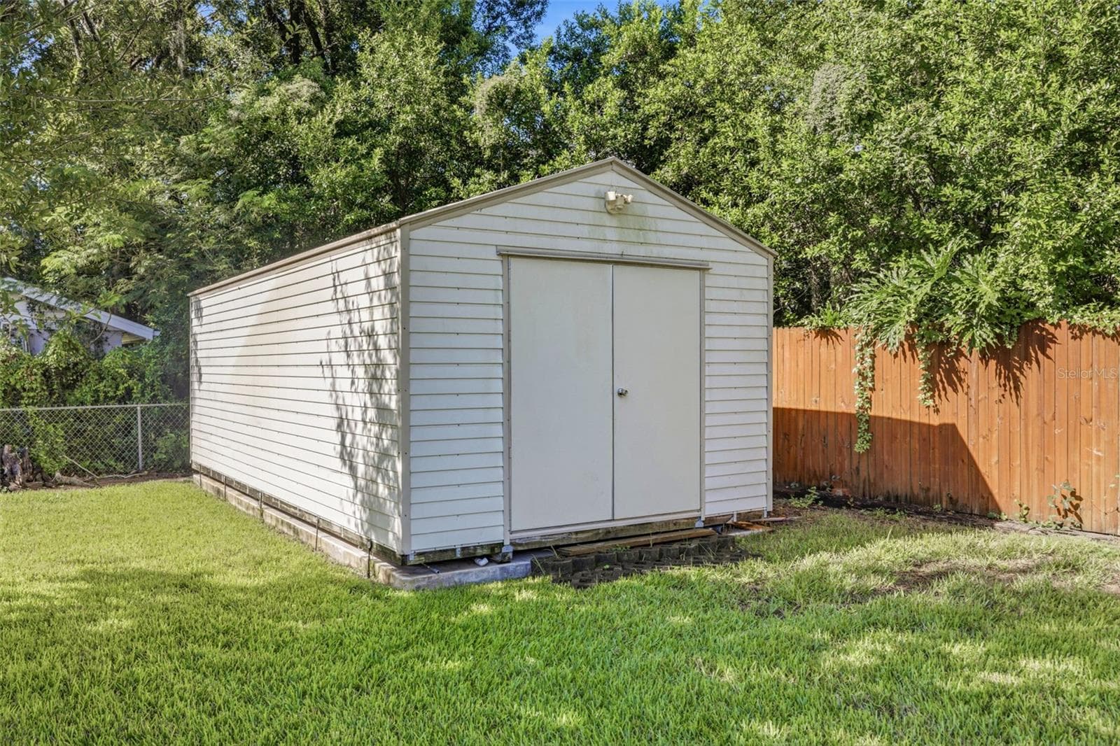 Single Family Residence at 11714 N ROME AVE, TAMPA, photo 12 of 57