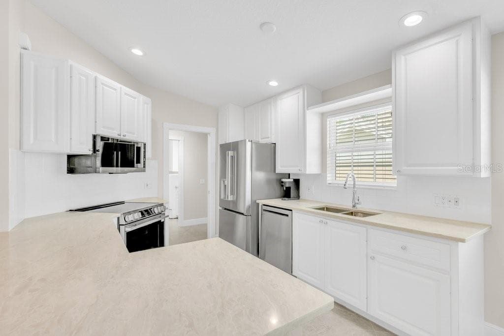 remodeled kitchen with new appliances - 5868 HELICON PL, SARASOTA