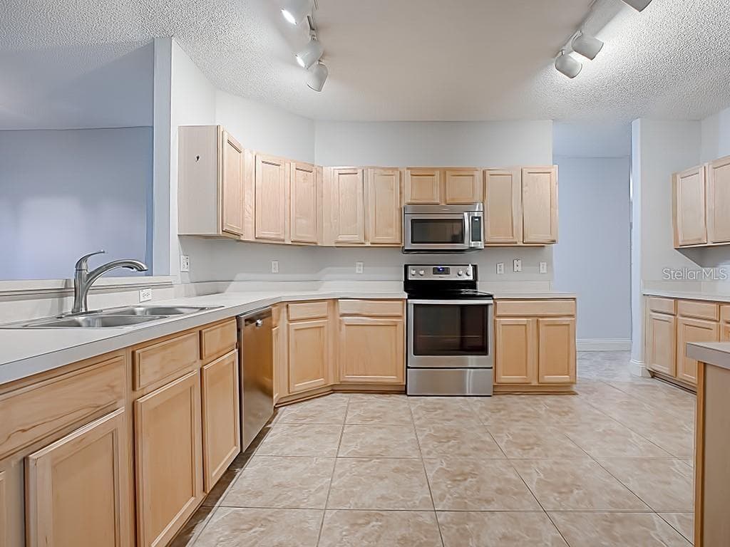Single Family Residence at 1306 RAIN FOREST LN, MINNEOLA, photo 17 of 38
