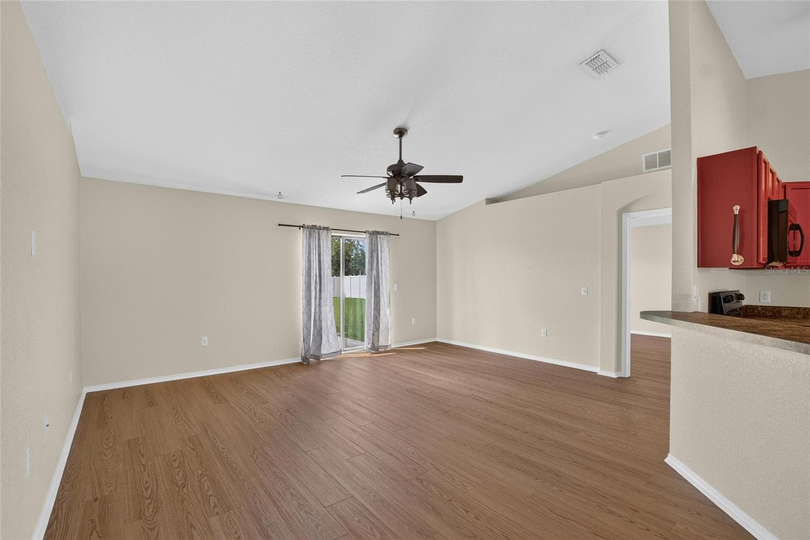 Single Family Residence at 212 MAJESTIC GARDENS LN, WINTER HAVEN, photo 15 of 48